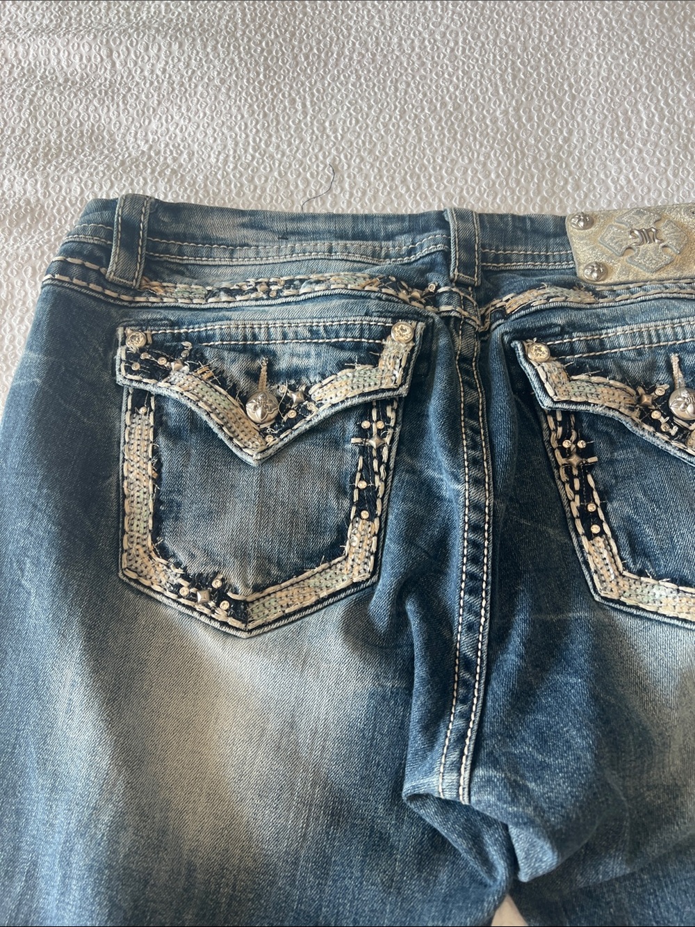 Miss Me Women’s Faded Blue Slim Straight Jeans with Distressed Trim - Picture 8 of 10